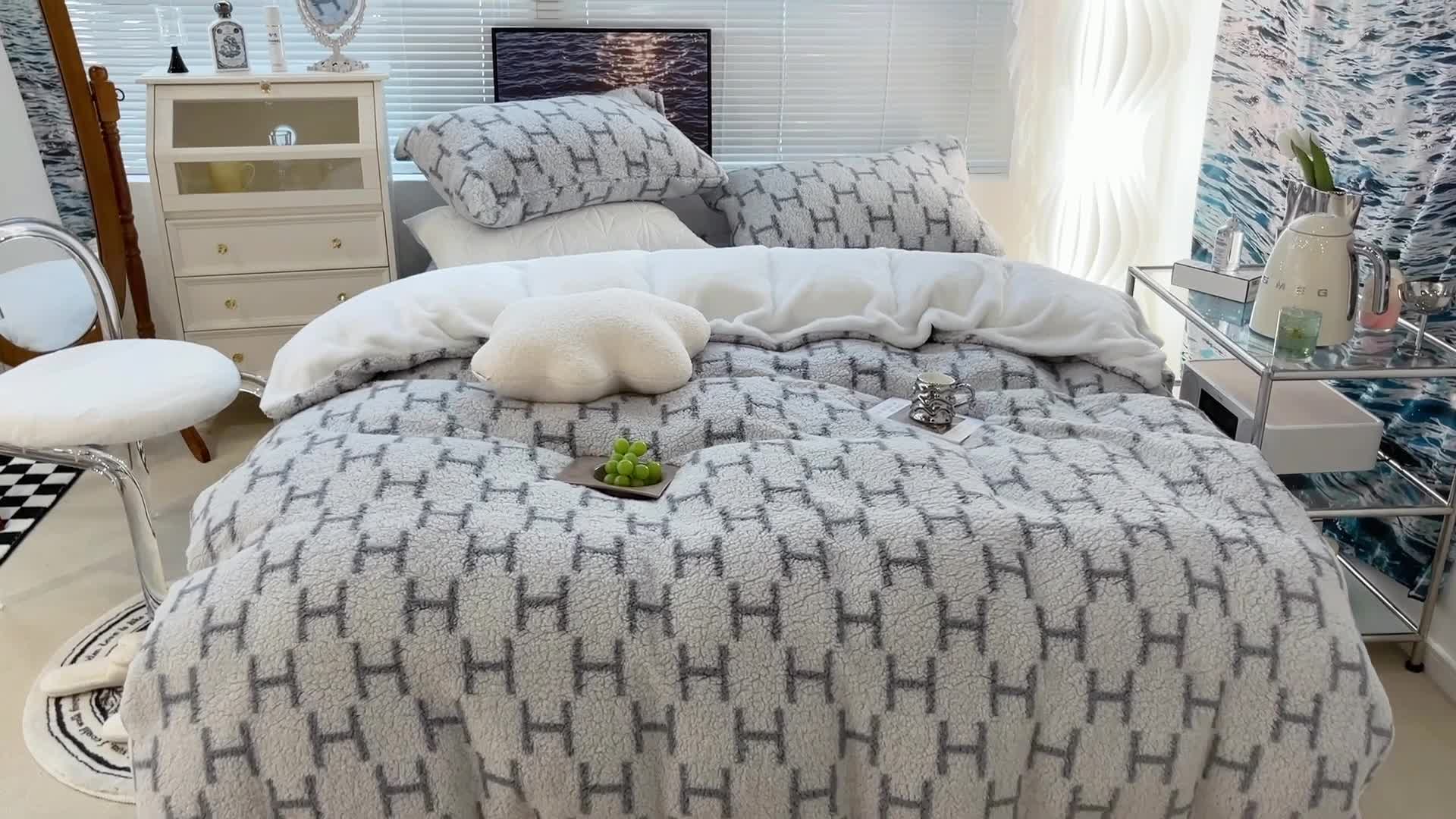 91家纺网 家纺一手货源 找家纺 昔可家纺 2021新款泰迪羊羔绒印花四件套时尚H