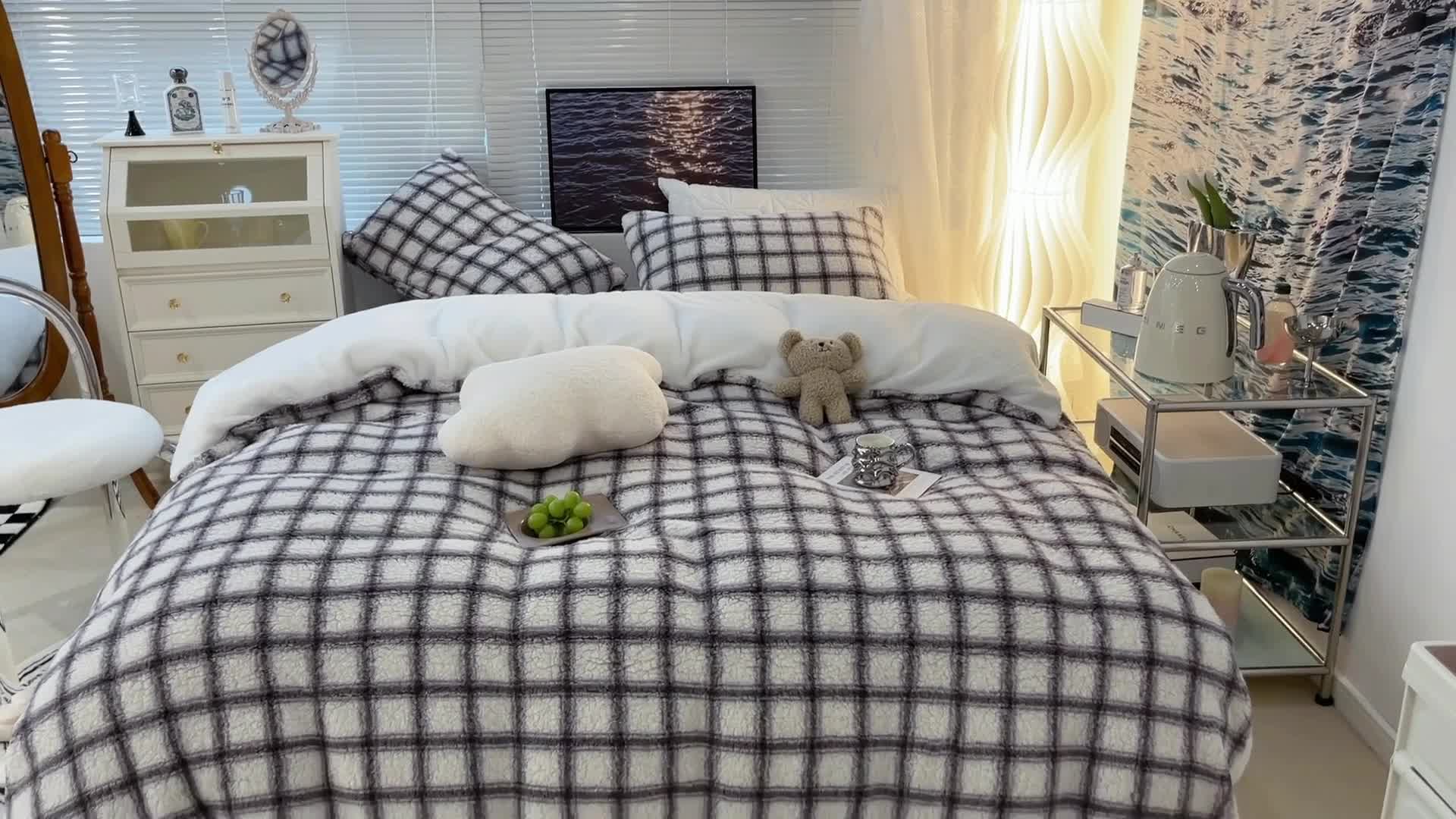 91家纺网 家纺一手货源 找家纺 昔可家纺 2021新款泰迪羊羔绒印花四件套小香风格子