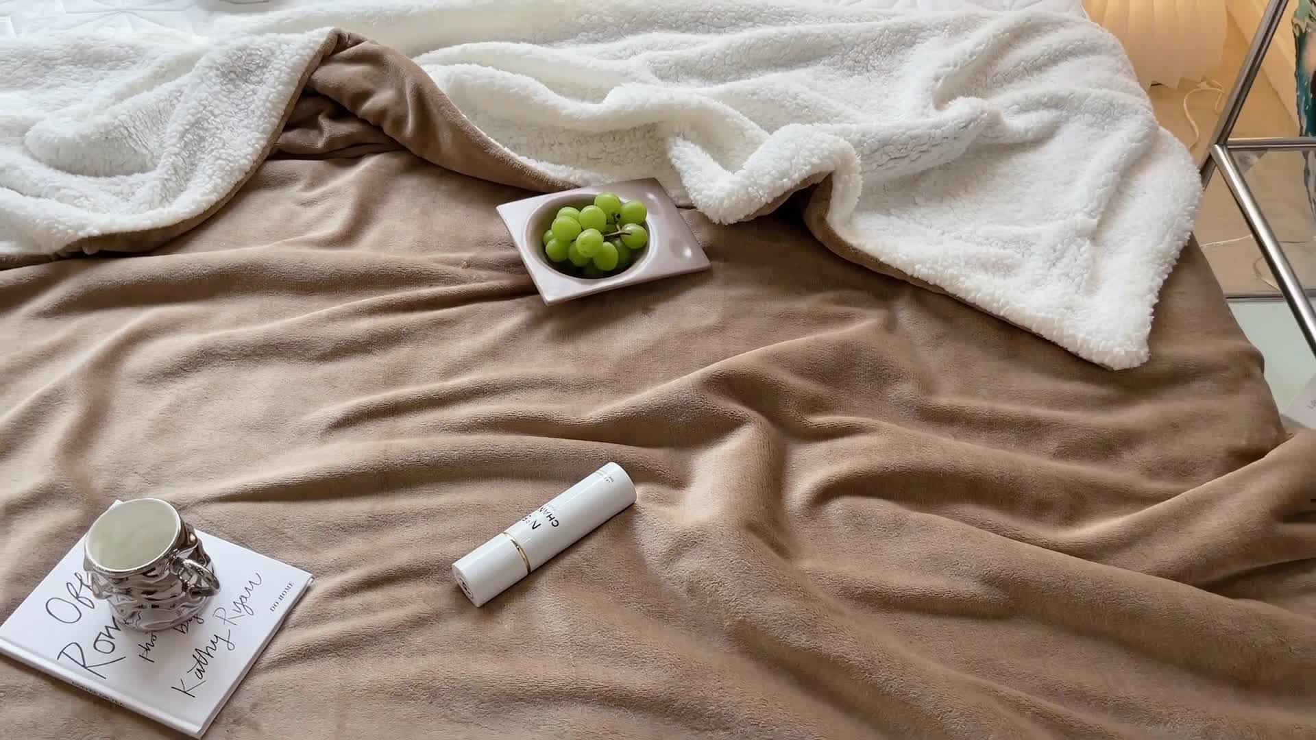 91家纺网 家纺一手货源 找家纺 昔可家纺 2021新款素色牛奶绒羊羔绒毛毯 复古棕