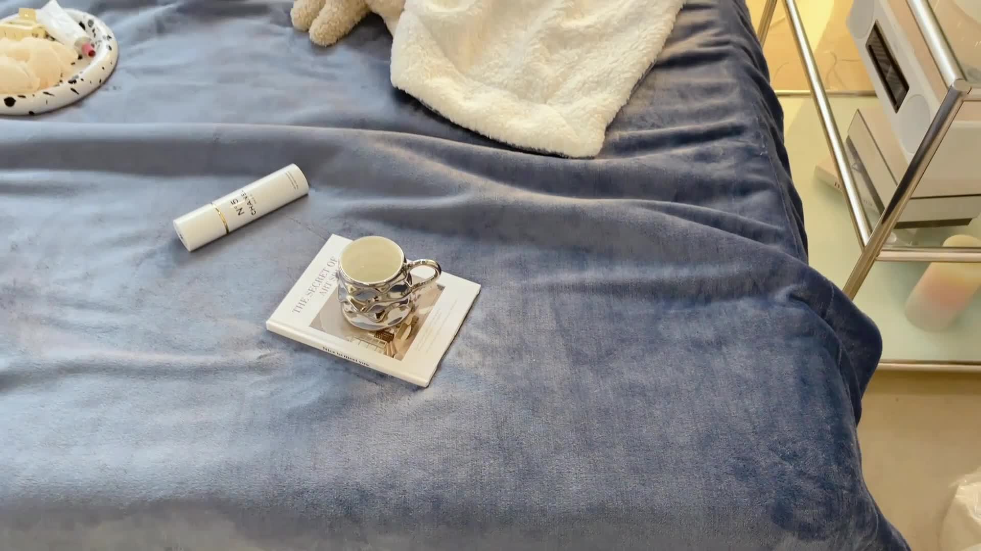 91家纺网 家纺一手货源 找家纺 昔可家纺 2021新款素色牛奶绒羊羔绒毛毯 琉璃蓝