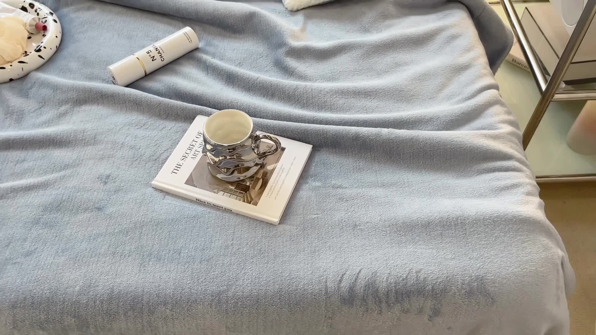 91家纺网 家纺一手货源 找家纺 昔可家纺 2021新款素色牛奶绒羊羔绒毛毯 柔雾蓝