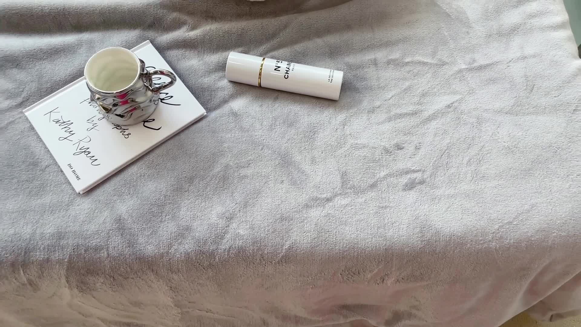 91家纺网 家纺一手货源 找家纺 昔可家纺 2021新款素色牛奶绒羊羔绒毛毯 香奶奶灰