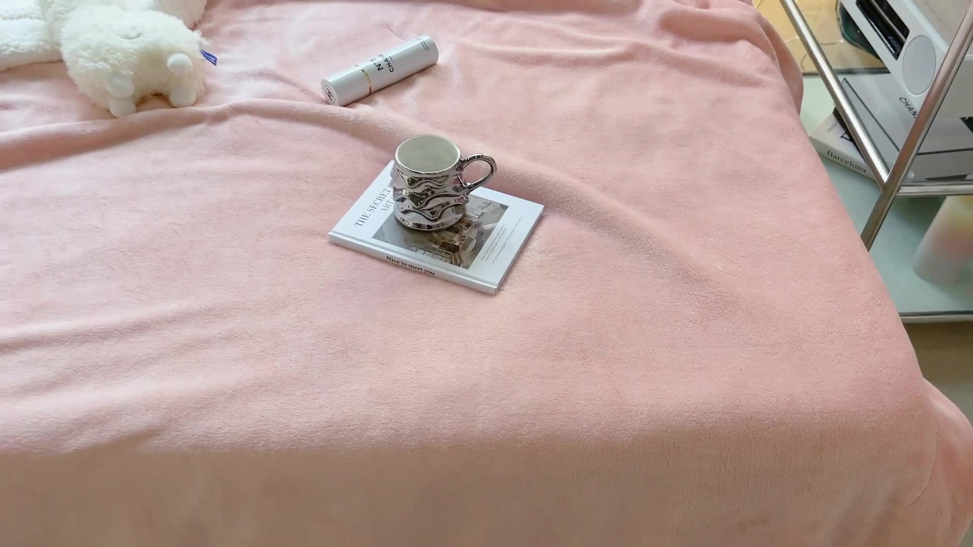 91家纺网 家纺一手货源 找家纺 昔可家纺 2021新款素色牛奶绒羊羔绒毛毯 烟雾粉