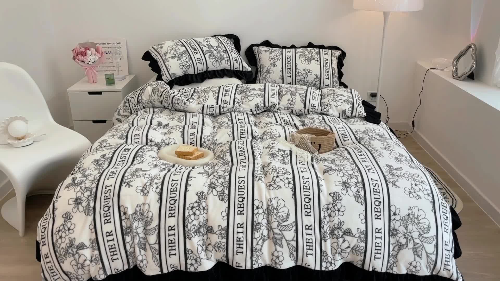 91家纺网 家纺一手货源 找家纺 昔可家纺 2021新款黑色花边牛奶绒四件套 优雅生活