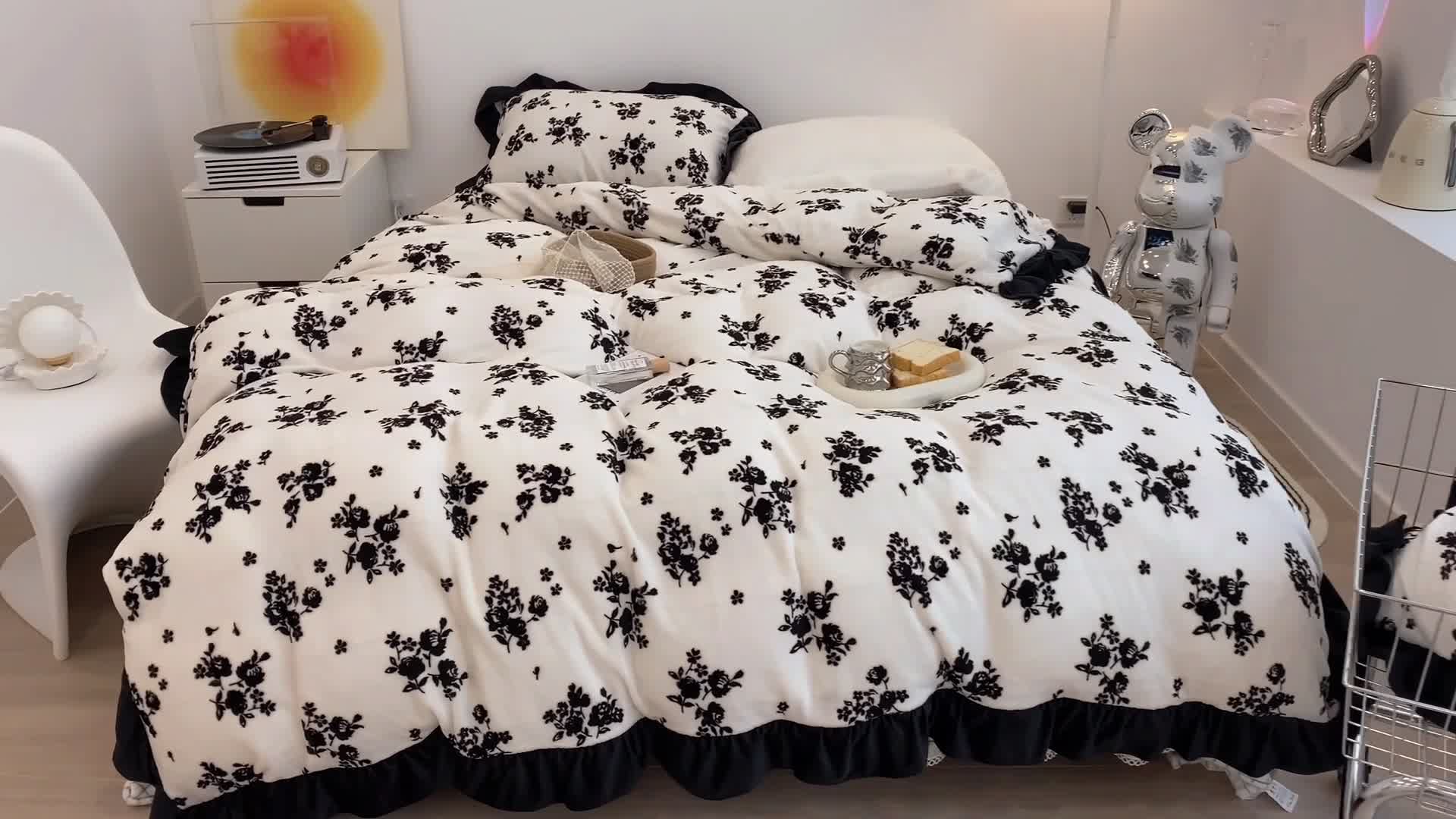 91家纺网 家纺一手货源 找家纺 昔可家纺 2021新款黑色花边牛奶绒四件套 小香黑花