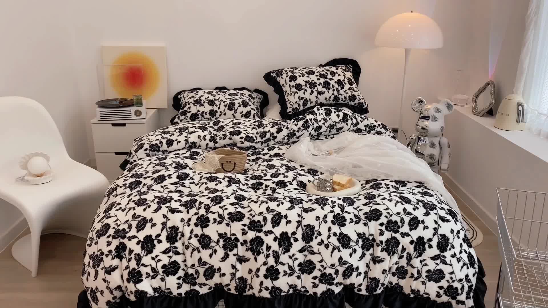 91家纺网 家纺一手货源 找家纺 昔可家纺 2021新款黑色花边牛奶绒四件套 干枯玫瑰