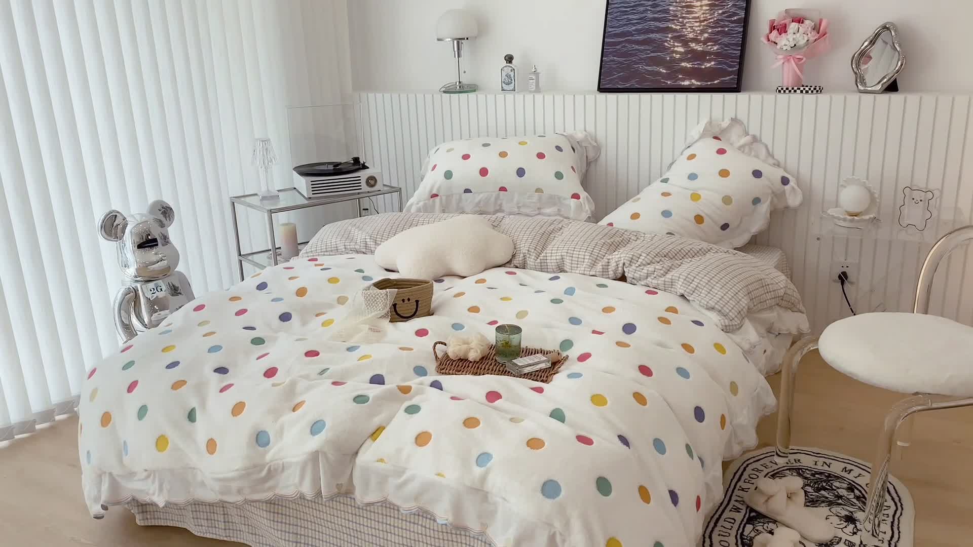 91家纺网 家纺一手货源 找家纺 昔可家纺 2021新款coco雪貂绒四件套 彩色波点 米白