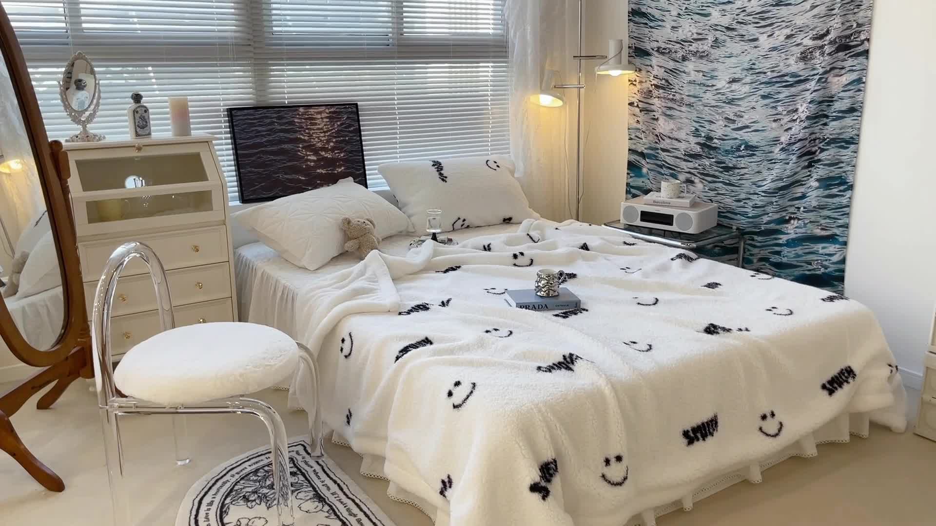 91家纺网 家纺一手货源 找家纺 昔可家纺 2021新款羊羔泰迪绒印花毛毯黑色笑脸