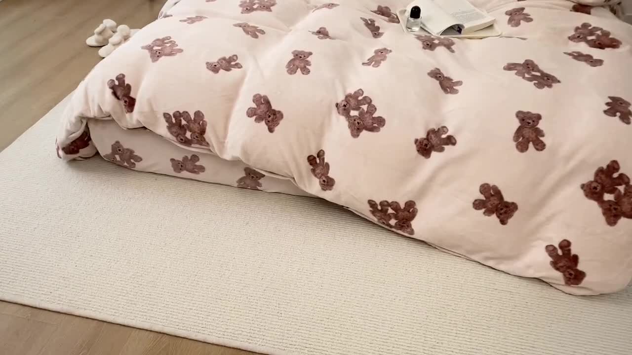 91家纺网 家纺一手货源 找家纺 昔可家纺  2021新款牛奶绒四件套第二组图 泰迪比熊