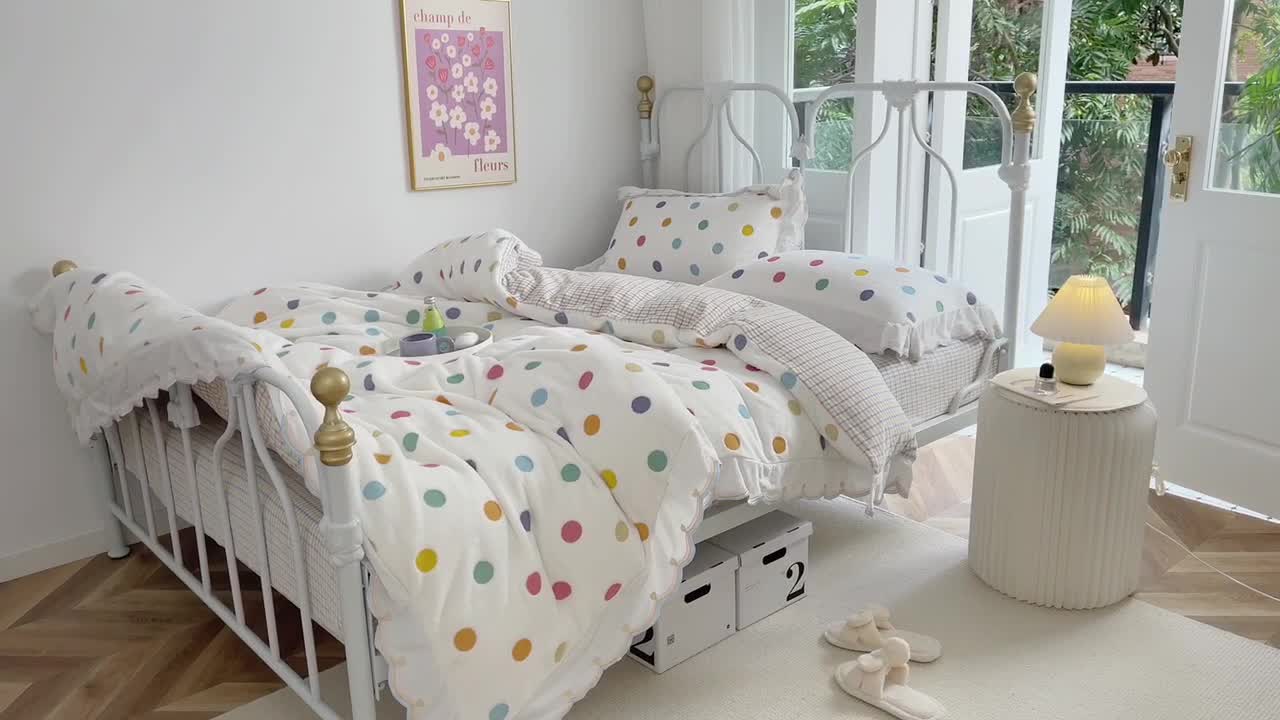 91家纺网 家纺一手货源 找家纺 昔可家纺 2021新款coco雪貂绒四件套 彩色波点 米白