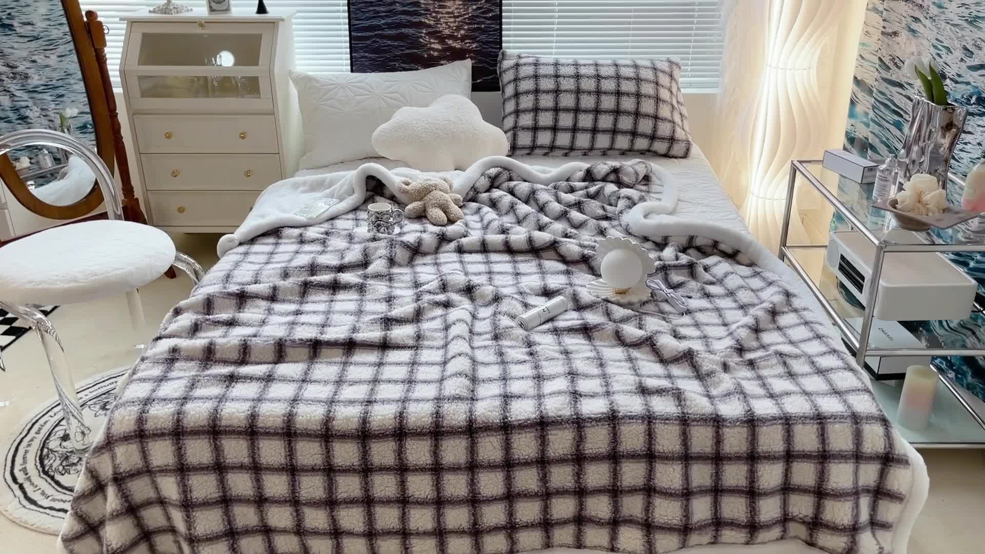 91家纺网 家纺一手货源 找家纺 昔可家纺 2021新款羊羔泰迪绒印花毛毯小香风格子