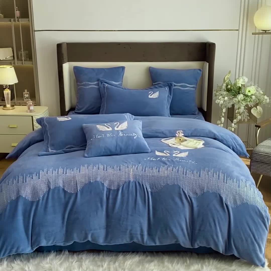 91家纺网 家纺一手货源 找家纺 安妮 2021新款高克重牛奶绒刺绣四件套-施华洛 黛青蓝