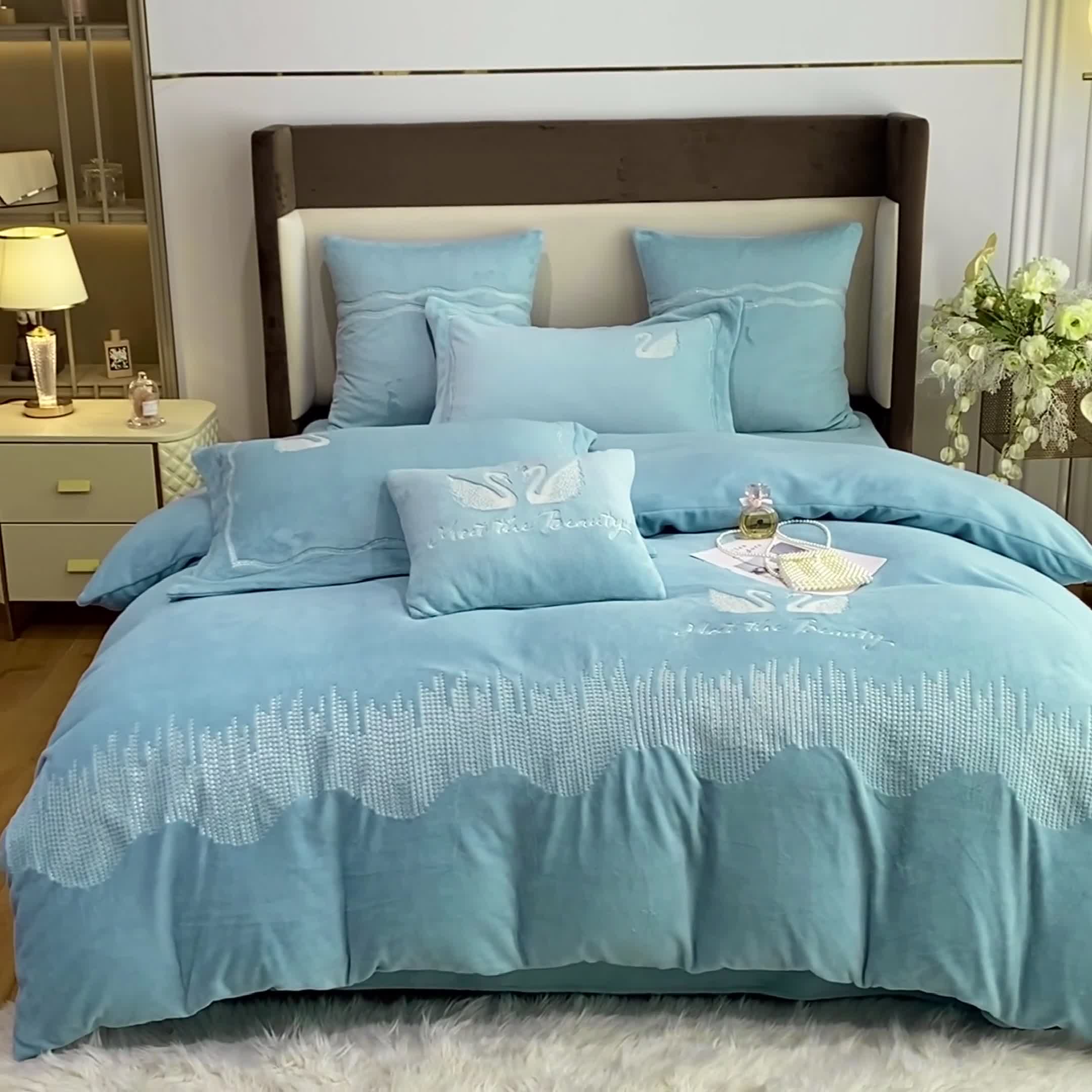 91家纺网 家纺一手货源 找家纺 安妮 2021新款高克重牛奶绒刺绣四件套-施华洛 茉莉蓝