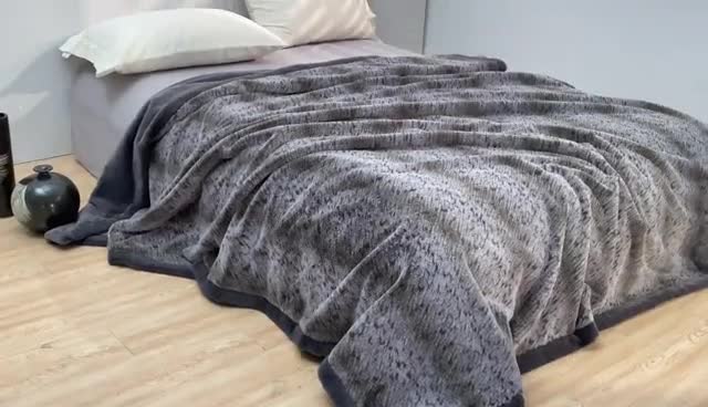 91家纺网 家纺一手货源 找家纺 凯轩毛毛毯毯子2024新款双层仿水貂皮草毛毯毯子 高级灰