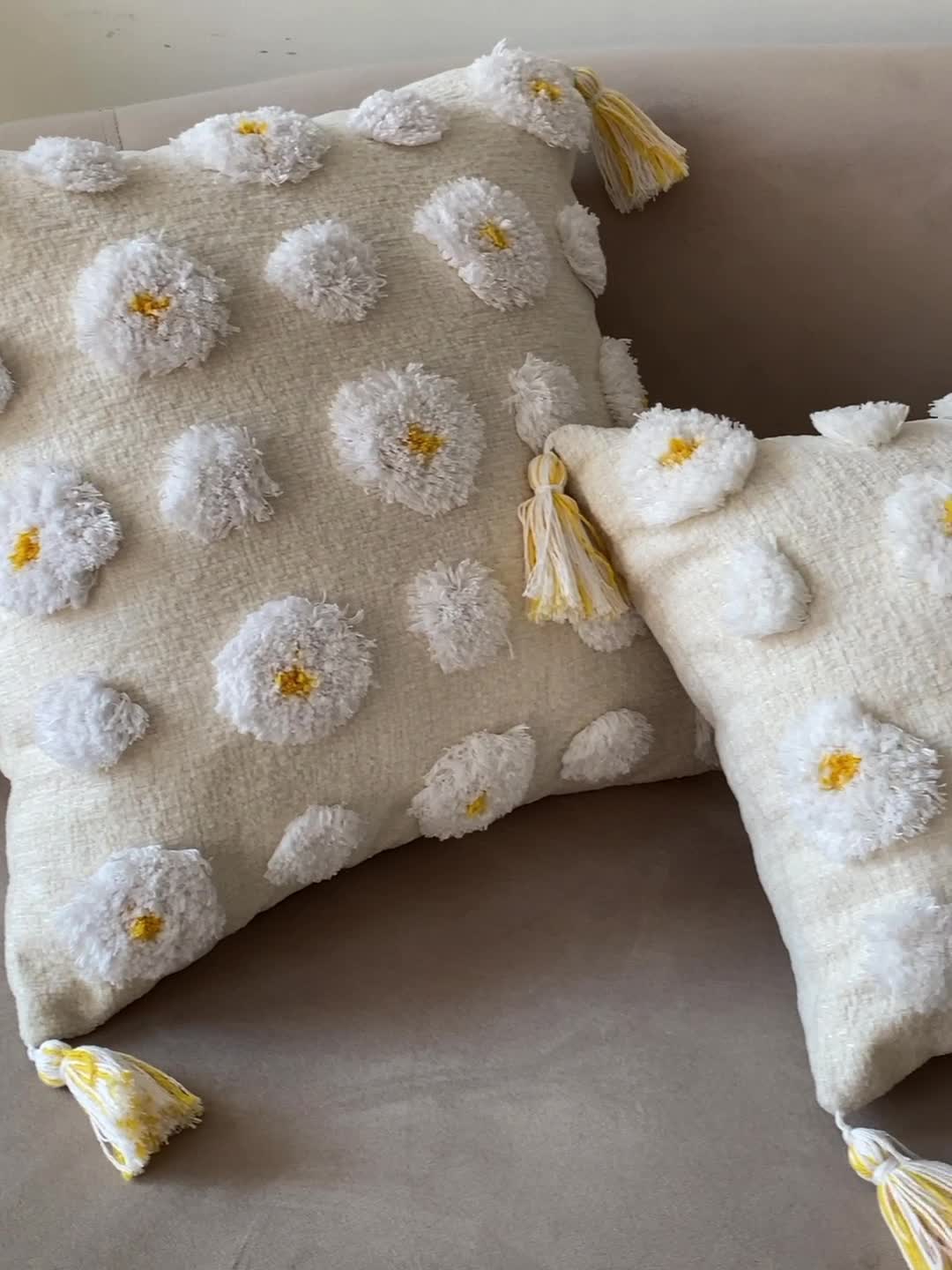 91家纺网 家纺一手货源 找家纺 （总）美茉家居 2021新款雪尼尔簇绒绣小花抱枕