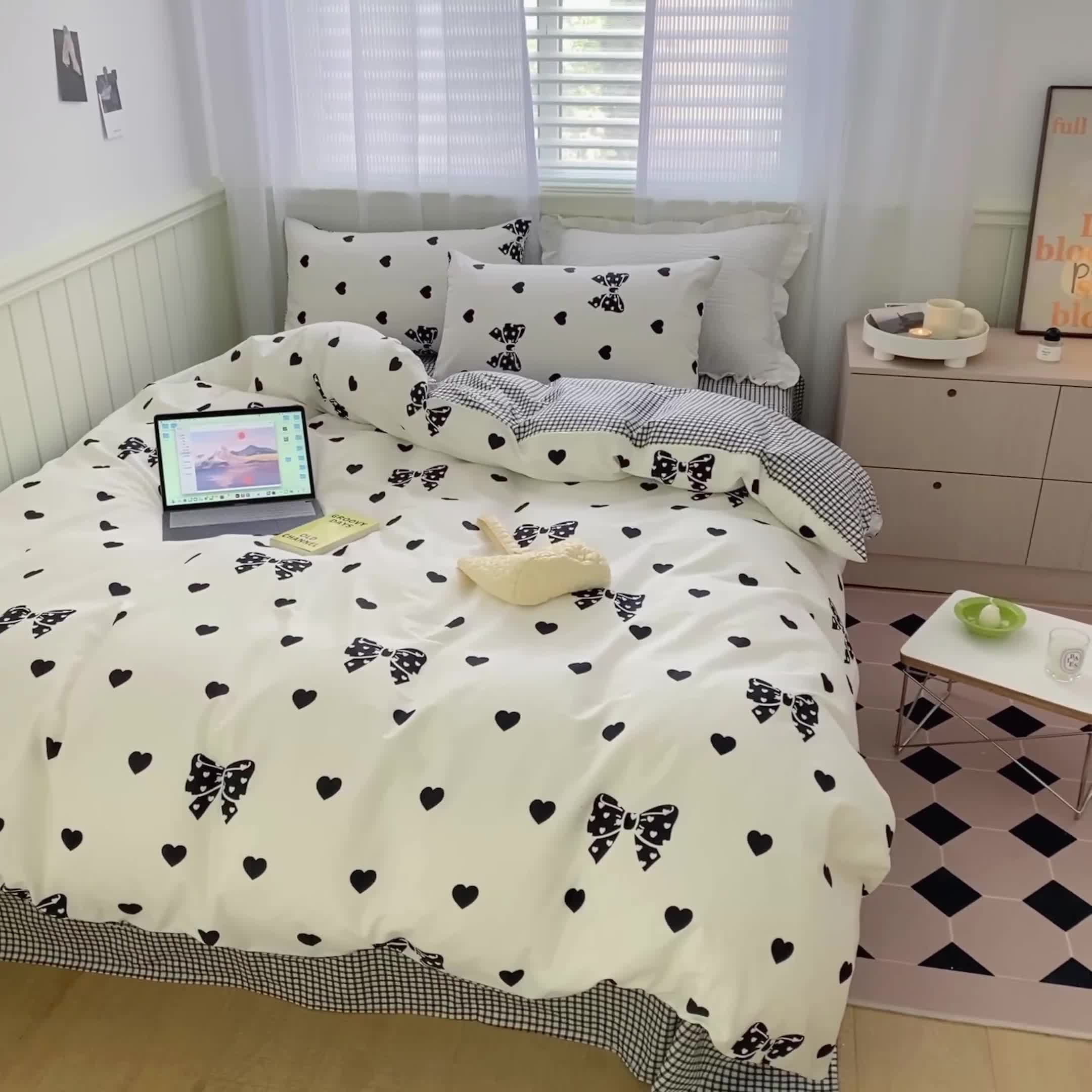 91家纺网 家纺一手货源 找家纺 雅居纺家纺 2022新款13070全棉印花四件套 黑白蝴蝶结
