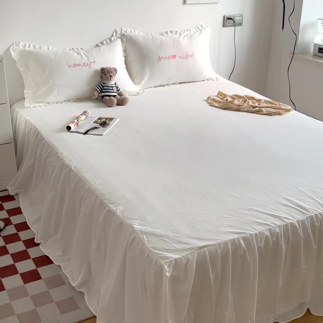 91家纺网 家纺一手货源 找家纺 六巷胡同 2022春夏新品ins风水洗棉单品床裙三件套 ins本白