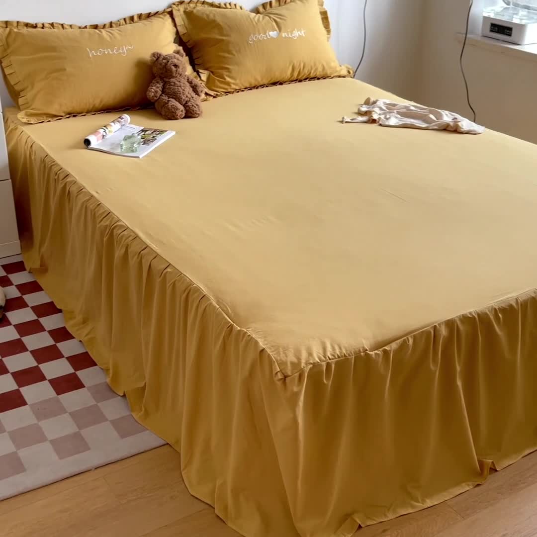 91家纺网 家纺一手货源 找家纺 六巷胡同 2022春夏新品ins风水洗棉单品床裙三件套 ins姜黄