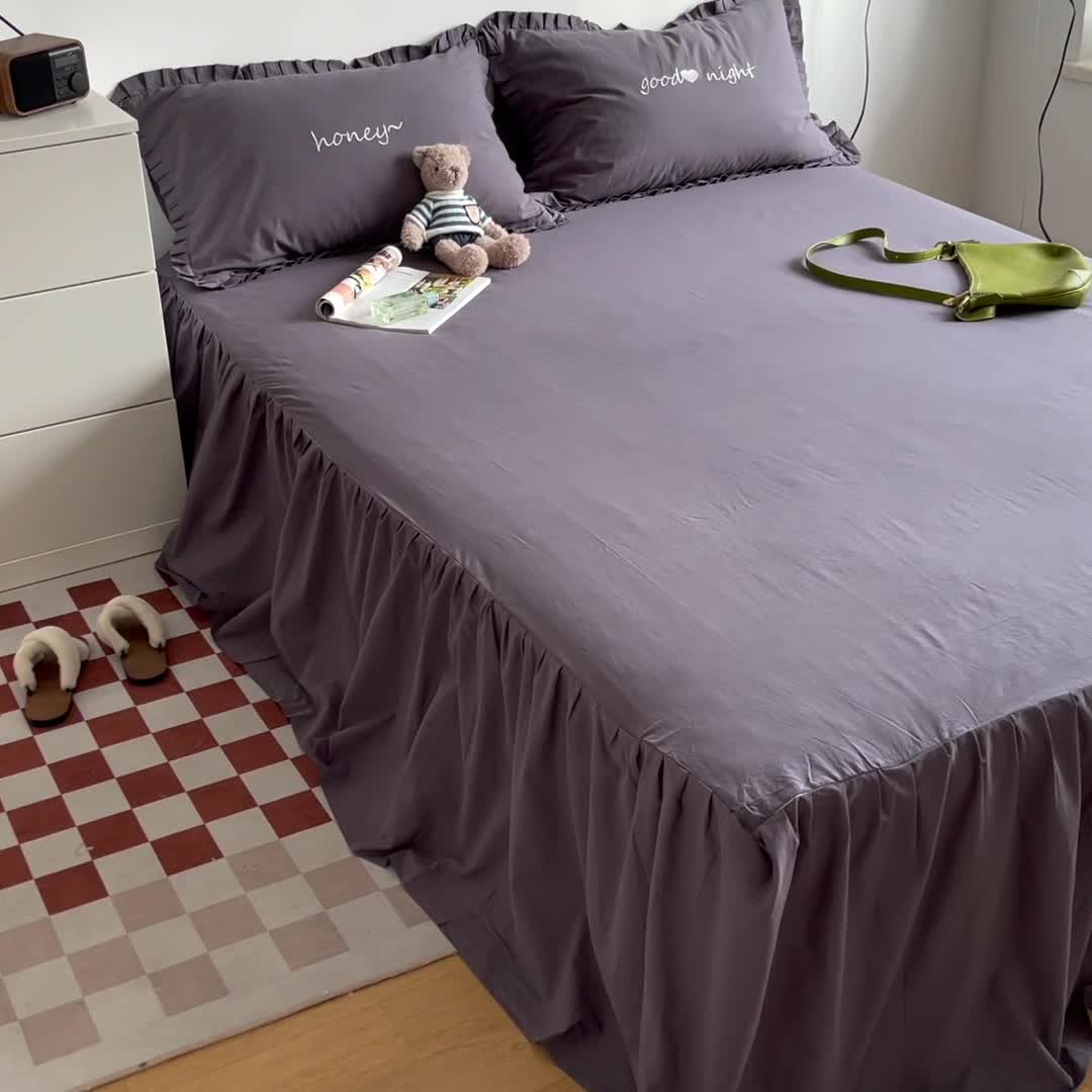 91家纺网 家纺一手货源 找家纺 六巷胡同 2022春夏新品ins风水洗棉单品床裙三件套 ins深灰