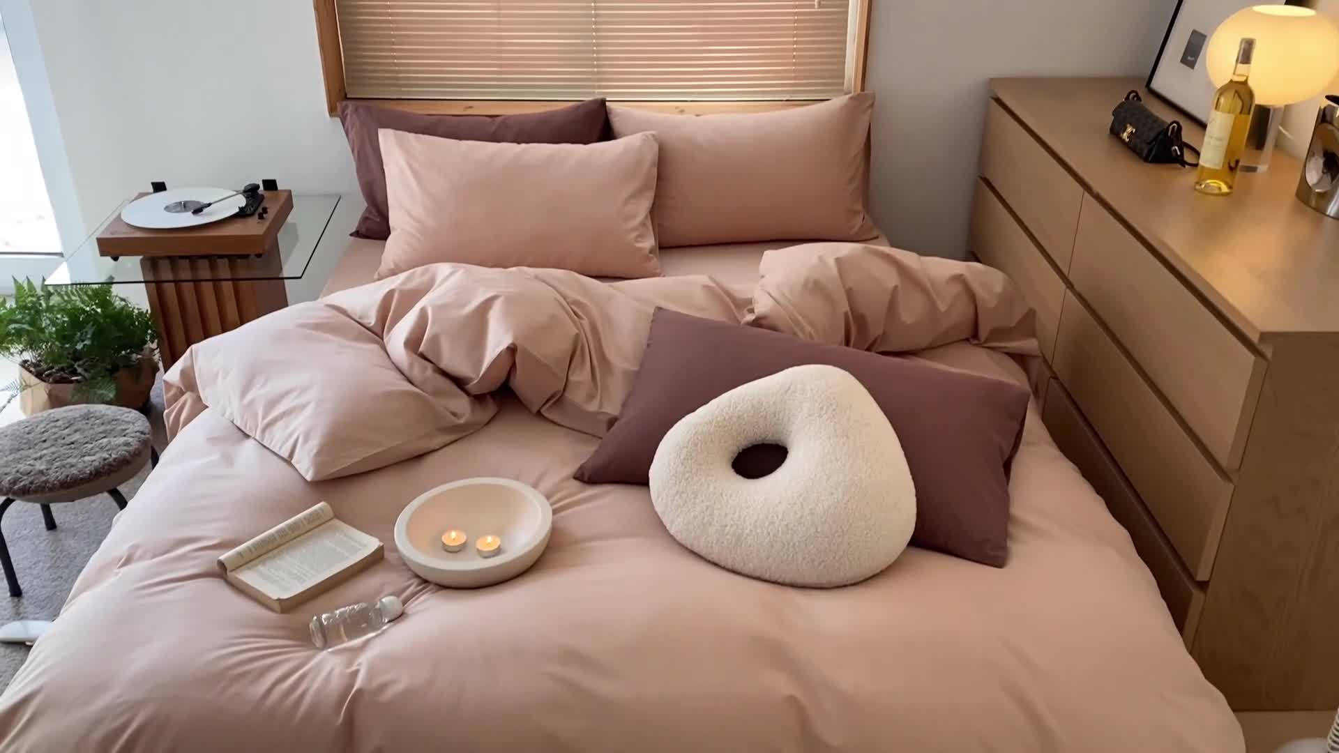 91家纺网 家纺一手货源 找家纺 窝米 2022春季新品素色双拼水洗棉系列四件套 燕麦奶