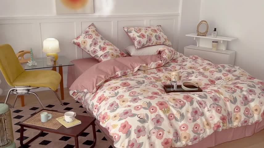 91家纺网 家纺一手货源 找家纺 昔可家纺 2022新款13372全棉普通款花花系列四件套 百合铃兰粉