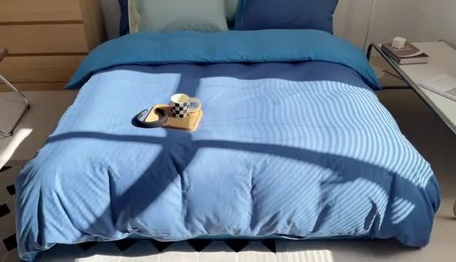 91家纺网 家纺一手货源 找家纺 窝米 2022春季新品素色双拼水洗棉系列四件套 克莱因蓝双拼