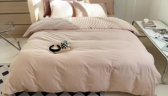 91家纺网 家纺一手货源 找家纺 窝米 2022春季新品素色双拼水洗棉系列四件套 燕麦奶