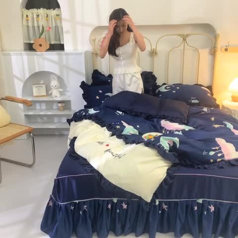 91家纺网 家纺一手货源 找家纺 欧冠 2022新款水洗真丝床裙款刺绣印花四件套 蓝月亮