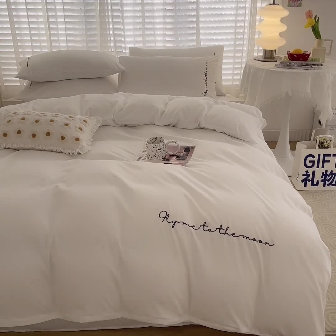91家纺网 家纺一手货源 找家纺 曼谷家纺纯色简约刺绣四件套柔软磨毛床上用 字母纯白