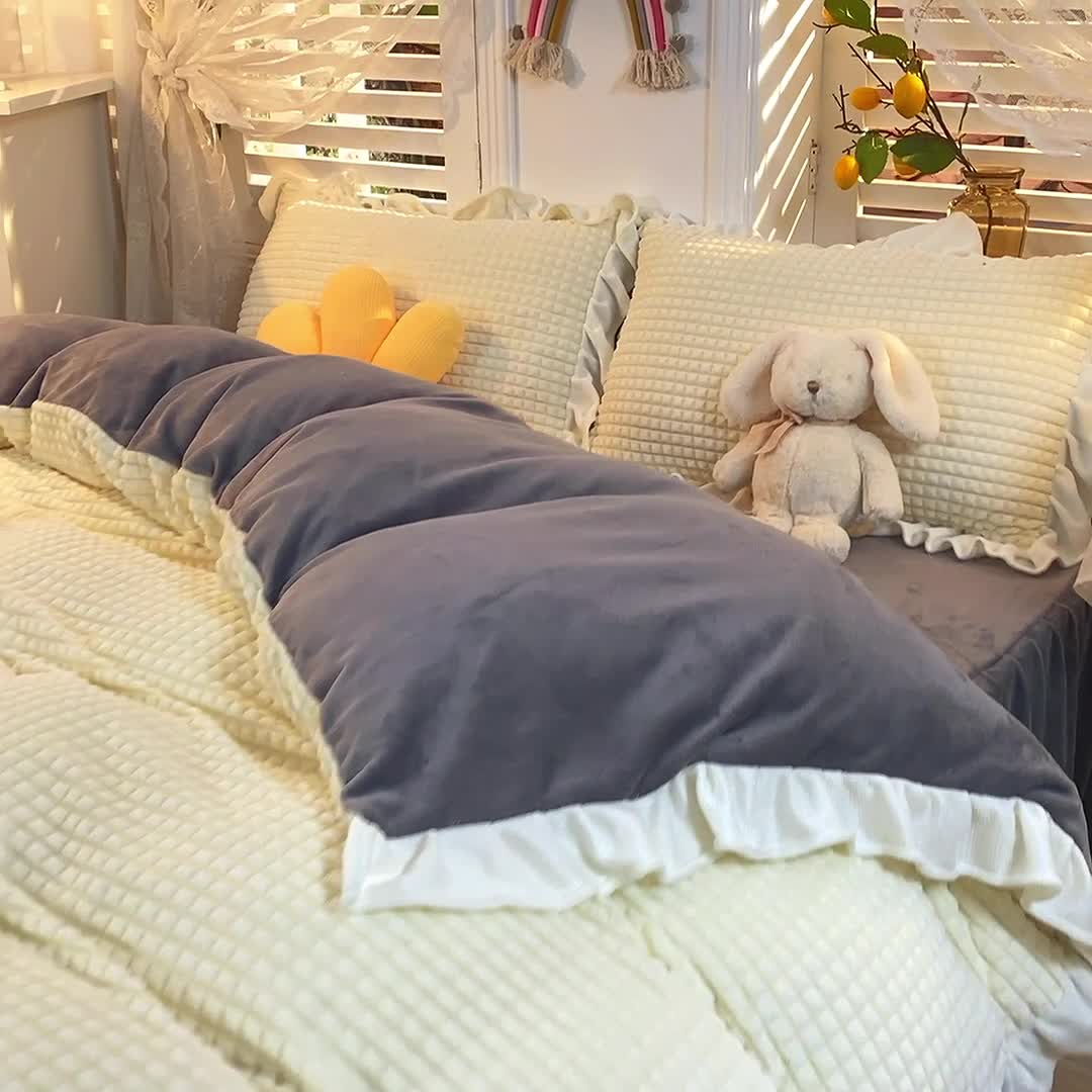 91家纺网 家纺一手货源 找家纺 慕澄 2022牛奶绒剪花绒荷叶边四件套暖光效果图 奶油白