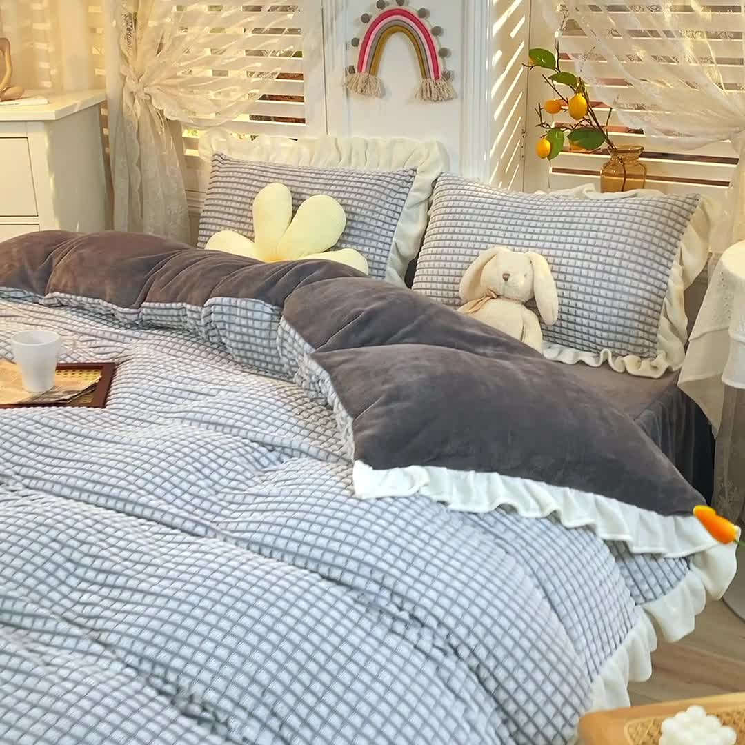 91家纺网 家纺一手货源 找家纺 慕澄 2022牛奶绒剪花绒荷叶边四件套暖光效果图 可可蓝