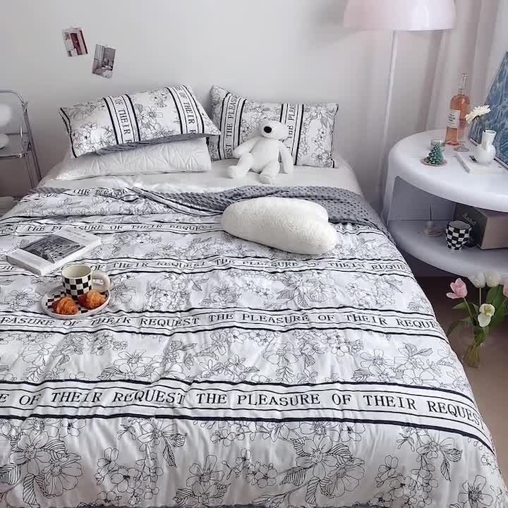 91家纺网 家纺一手货源 找家纺 星期八 2022新款豆豆夏被包边款 黑茶竖条