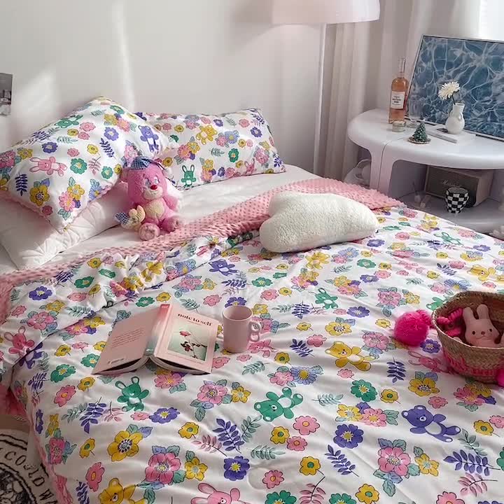 91家纺网 家纺一手货源 找家纺 星期八 2022新款豆豆夏被包边款 快乐小兔