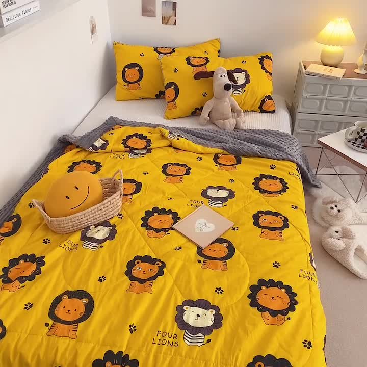 91家纺网 家纺一手货源 找家纺 星期八 2022新款豆豆夏被包边款 小狮子