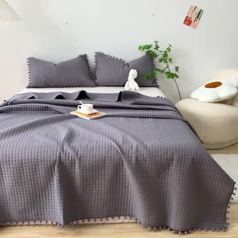 91家纺网 家纺一手货源 找家纺 乐卧 2026新款球球边水洗棉夏凉被-乐趣 冷银灰