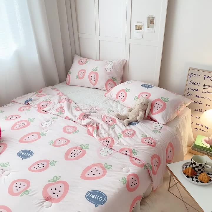 91家纺网 家纺一手货源 找家纺 星期八 2022新款卡通针织棉夏被 草莓兔