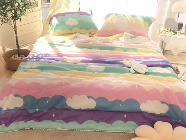 91家纺网 家纺一手货源 找家纺 慕尚 2025新款ins水洗小花边夏被 彩虹云