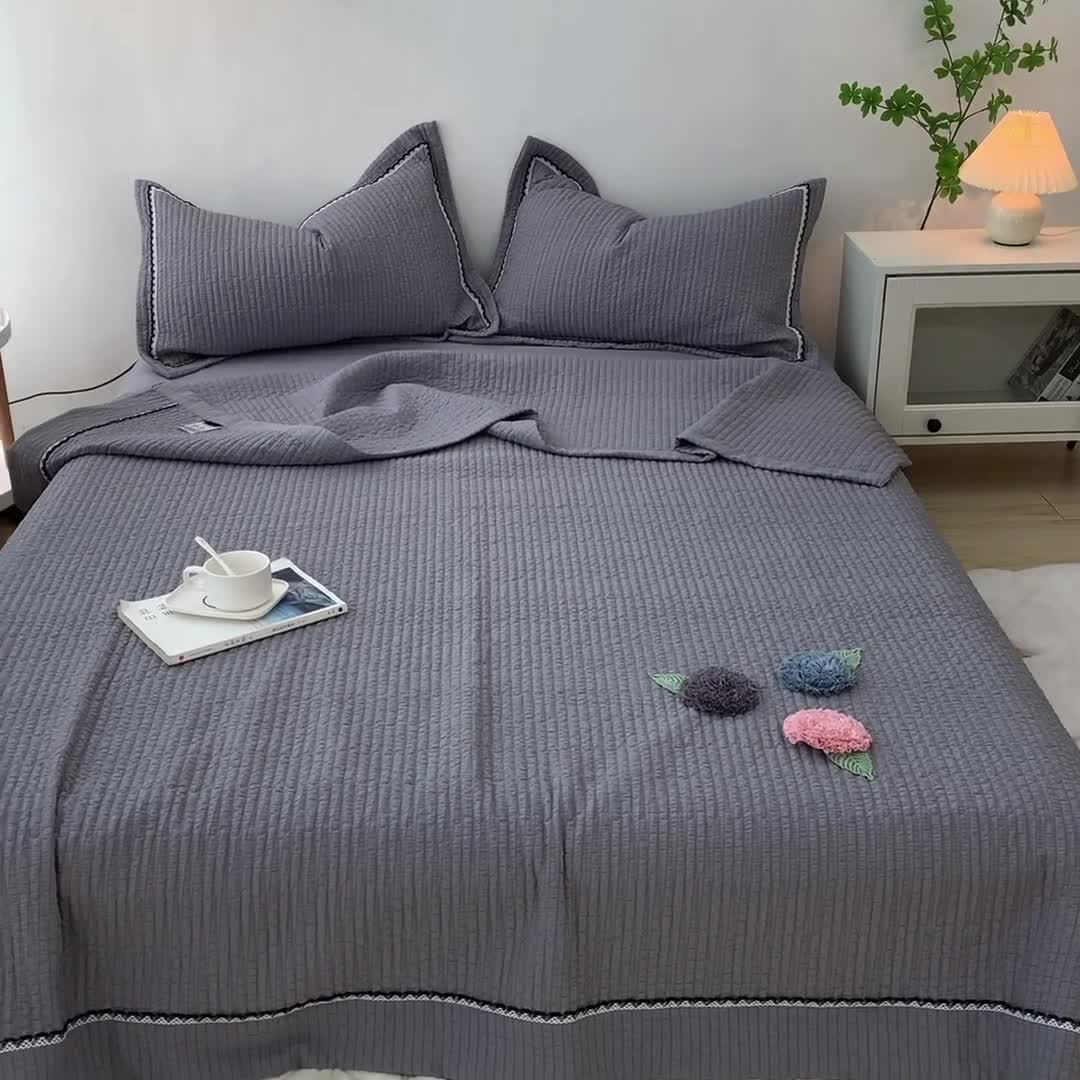 91家纺网 家纺一手货源 找家纺 乐卧2026雅韵蕾丝花边手工花卉夏被四件套有花版麦芽灰有花版