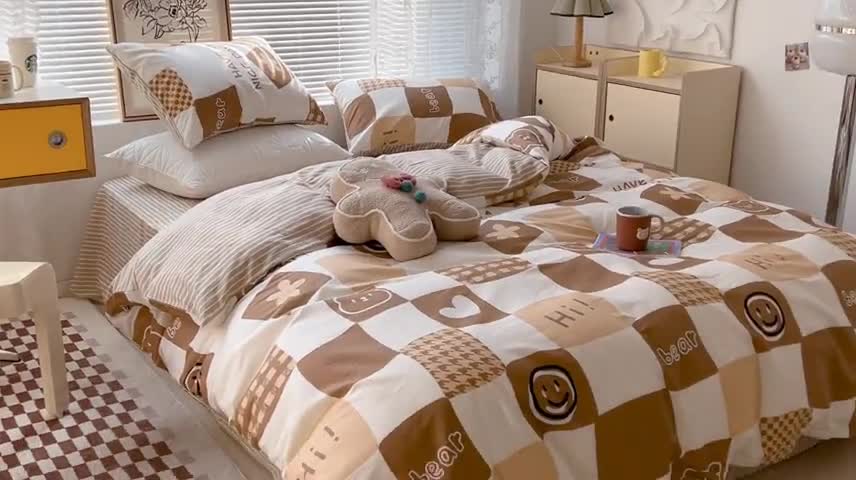 91家纺网 家纺一手货源 找家纺 昔可2022新款印花全棉四件套跑量款 咖色笑脸格