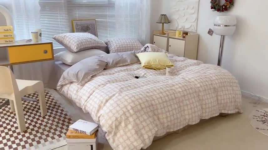 91家纺网 家纺一手货源 找家纺 昔可2022新款印花全棉四件套跑量款 涂鸦千鸟格粉