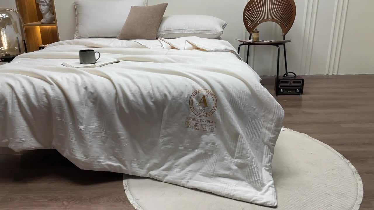 91家纺网 家纺一手货源 找家纺 芯恋家居2025新款母婴级无印染大提花大豆春秋夏被 本白