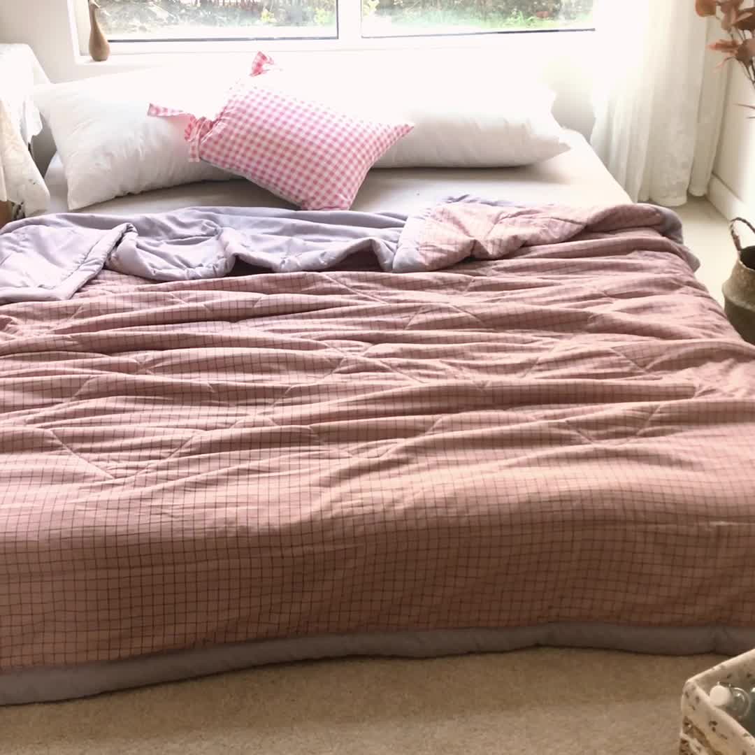 91家纺网 家纺一手货源 找家纺 慕尚家纺 2025新款日式简约无印风夏被夏凉被风格一 小粉格