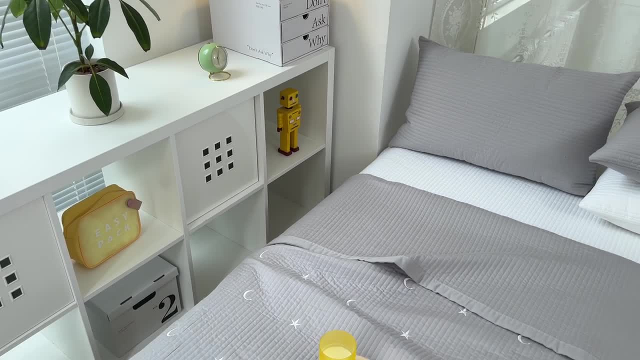 91家纺网 家纺一手货源 找家纺 漫调 2022新款直边款全棉刺绣夏被床盖星月灰