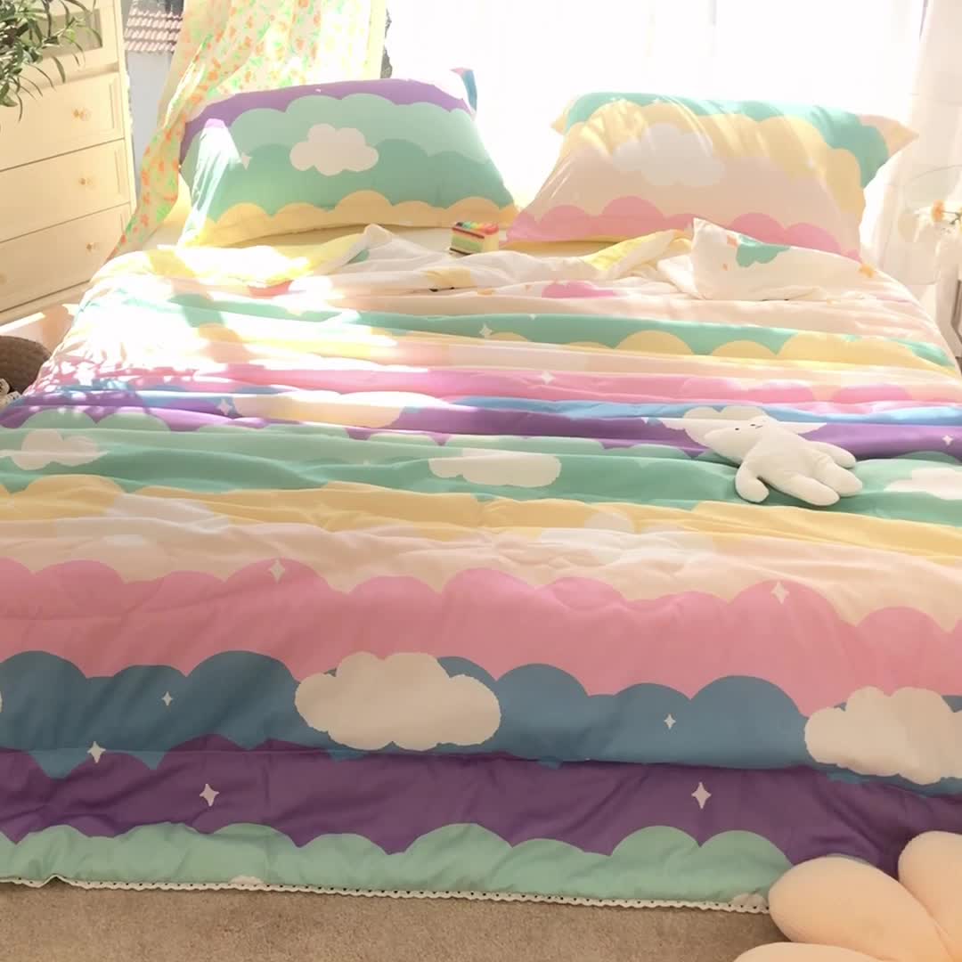 91家纺网 家纺一手货源 找家纺 慕尚 2025新款实拍水洗小花边夏被 彩虹云