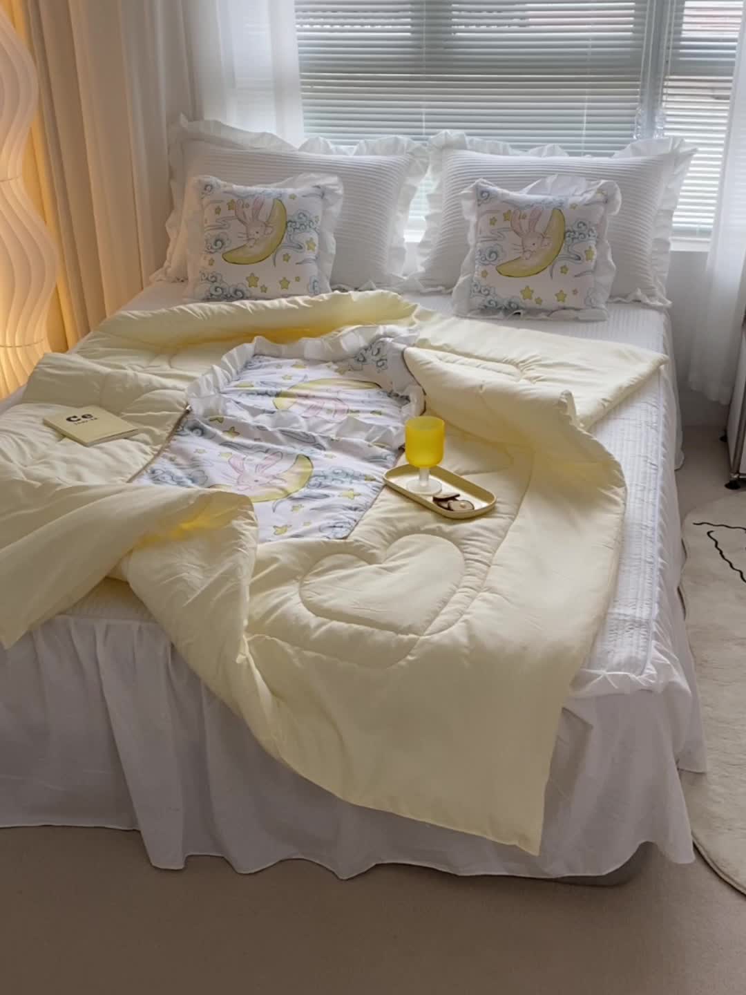 91家纺网 家纺一手货源 找家纺 慕澄2022新款小清新花边款抱枕被直播赠品 云中月