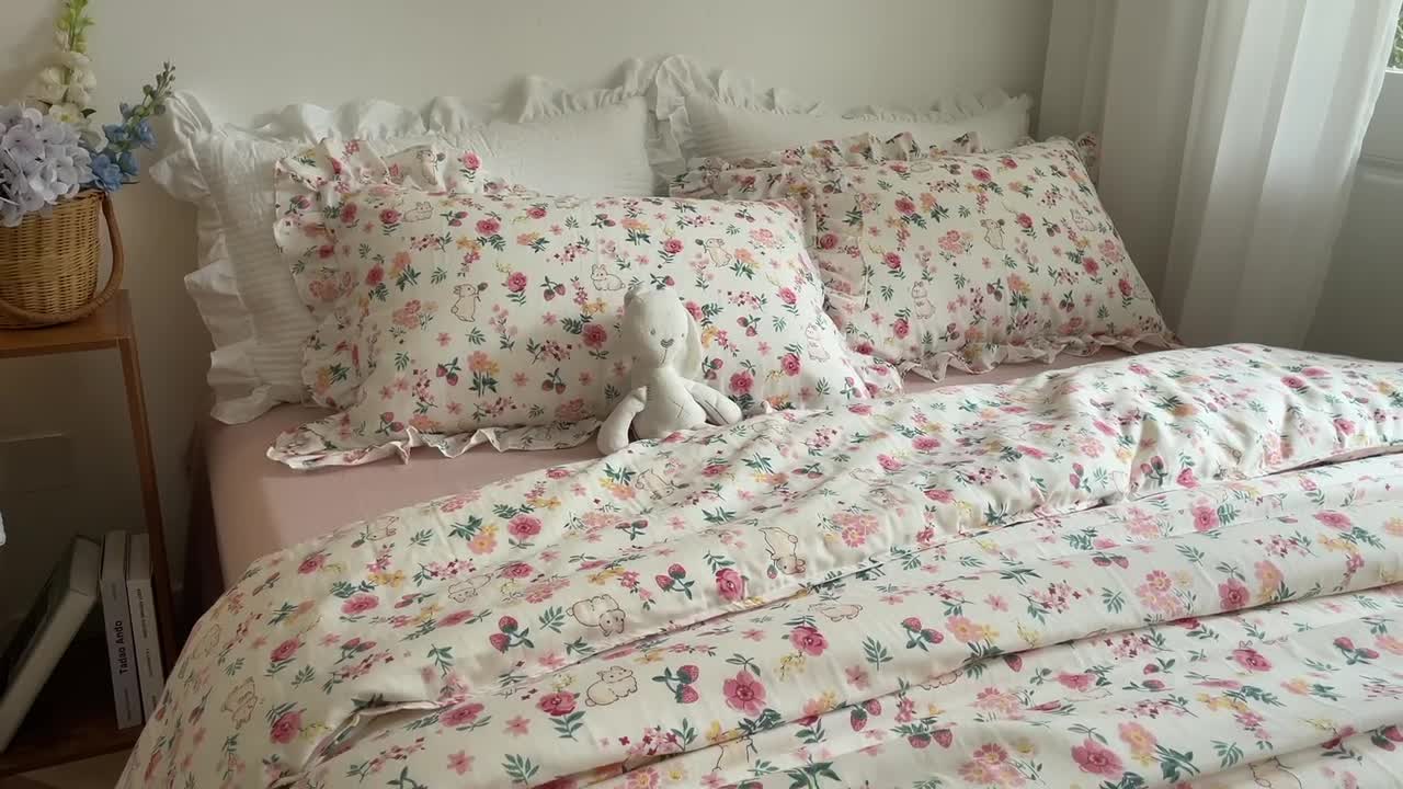 91家纺网 家纺一手货源 找家纺 淑女公社 2022春夏新款 双层纱四件套花边款 爱丽丝兔 粉