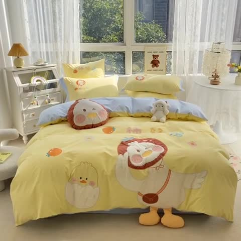 91家纺网 家纺一手货源 找家纺 沐慕 2022新款全棉工艺款四件套-柿柿好鸭 柿柿好鸭-黄
