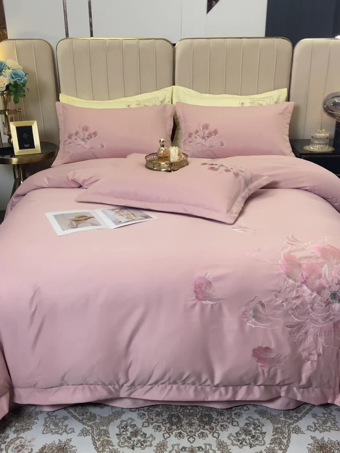 91家纺网 家纺一手货源 找家纺 琪格格 2022新款水洗真丝重工刺绣四件套 国色天香-浅粉