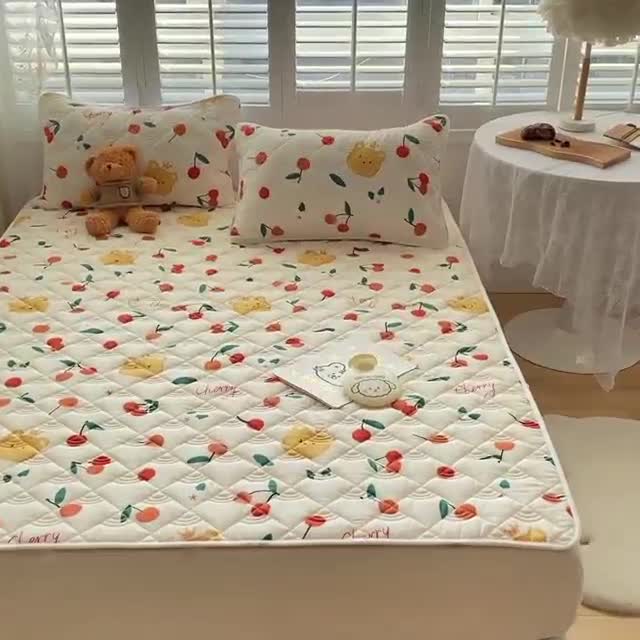 91家纺网 家纺一手货源 找家纺 鑫钰 2023新款全棉抗菌印花薄床垫 樱桃小丸子