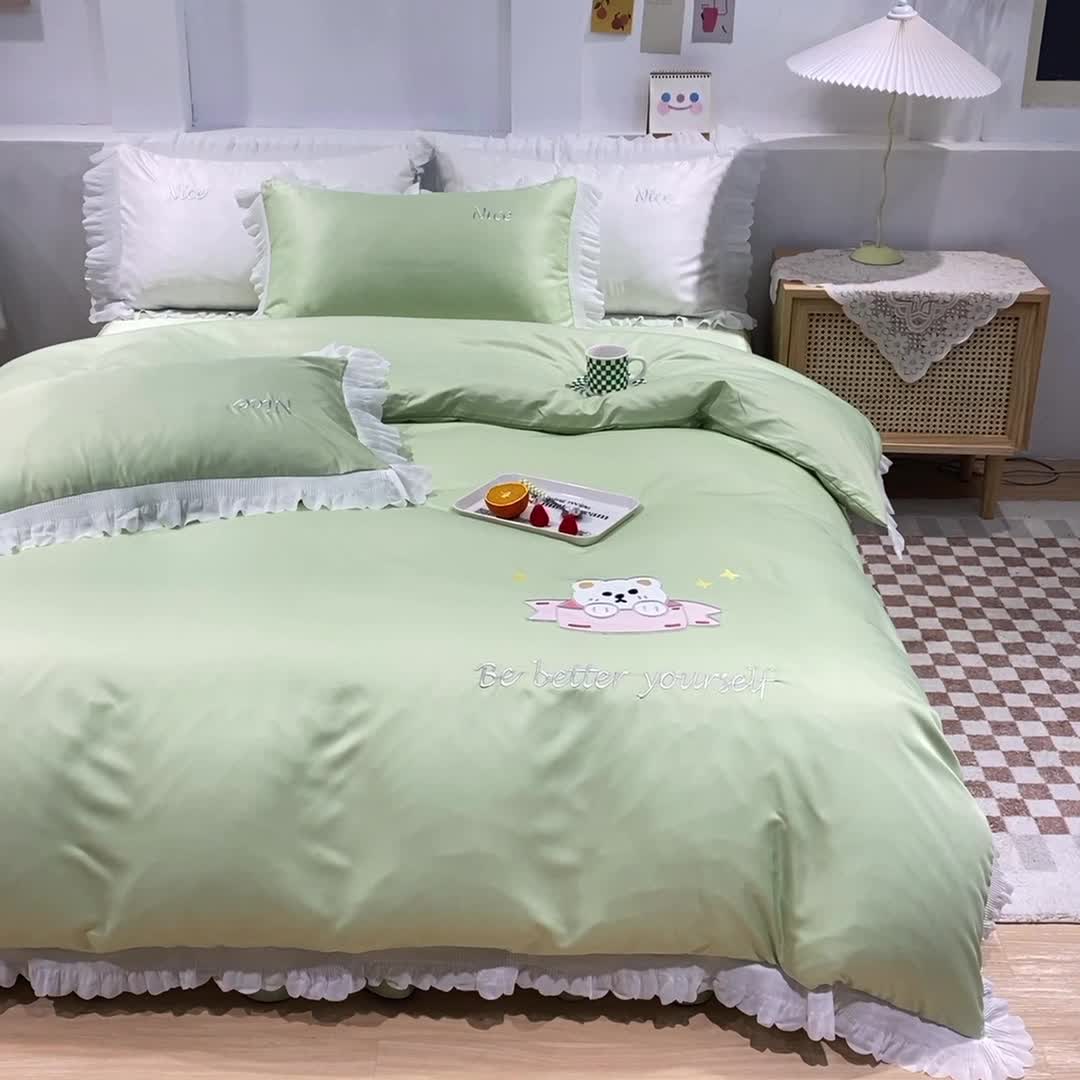 91家纺网 家纺一手货源 找家纺 艾米家居 2025新款水洗真丝雪纺花边贴布绣四件套-达菲小熊 薄荷绿